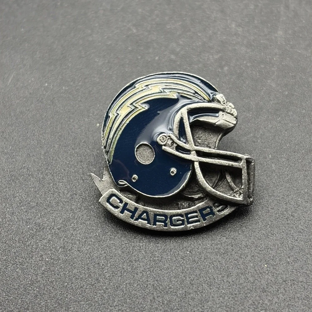 Vintage San Diego Chargers Helmet NFL Football‎ Fine Pewter Lapel Hat Pin